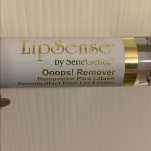 Oops remover by lip sense